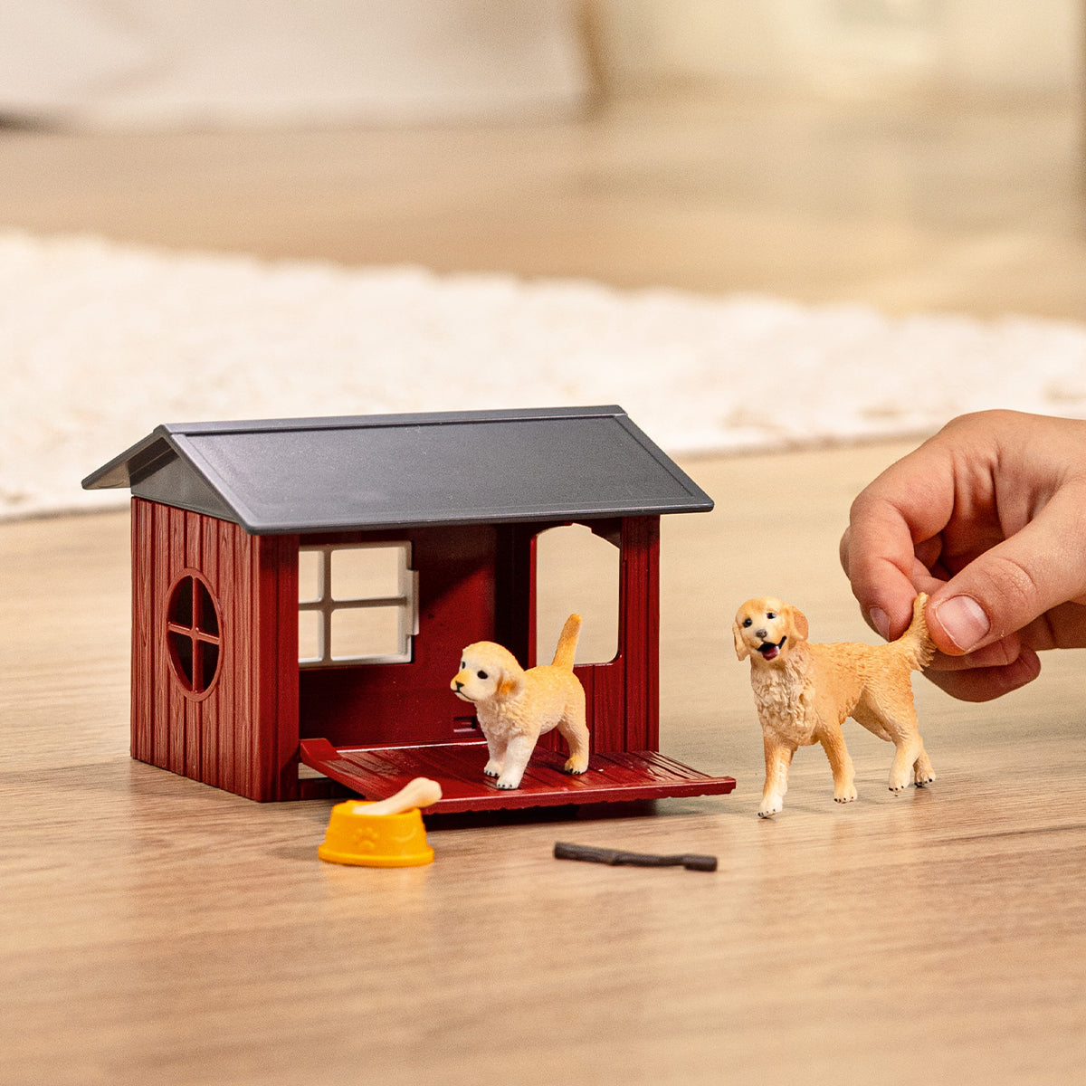 Dog Kennel with Golden Retriever